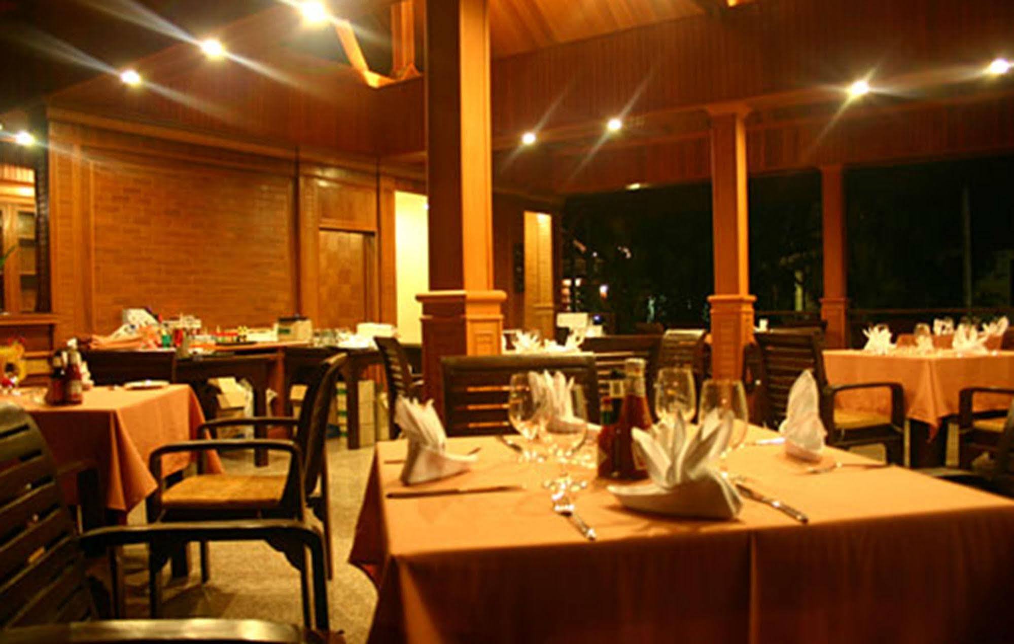 Airport Phuket Station touristique Nai Yang Beach